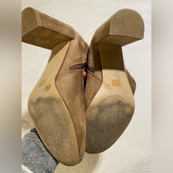 Beige over the knee heeled boots - Picture 8 of 8